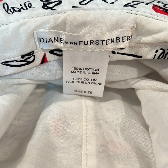 Diane Von Furstenberg hat - Picture 3 of 3